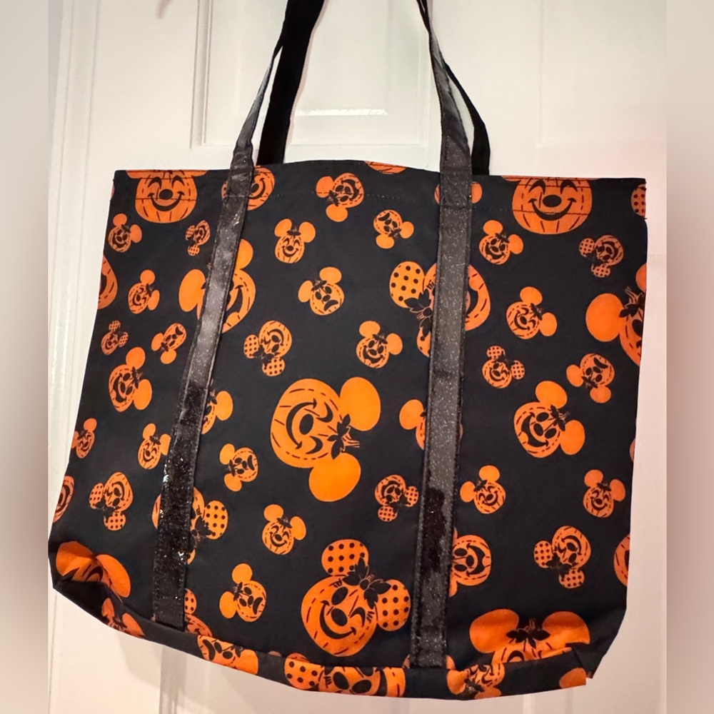 Disney Tote  
Fun Mickey, Minnie pumpkin print